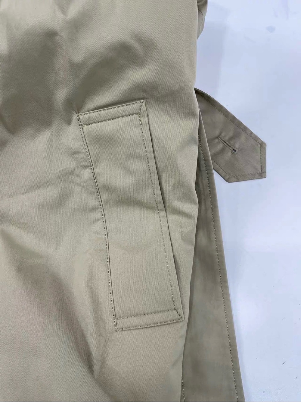 Burberry women's Beige Trench Coat - Picture 4 of 16